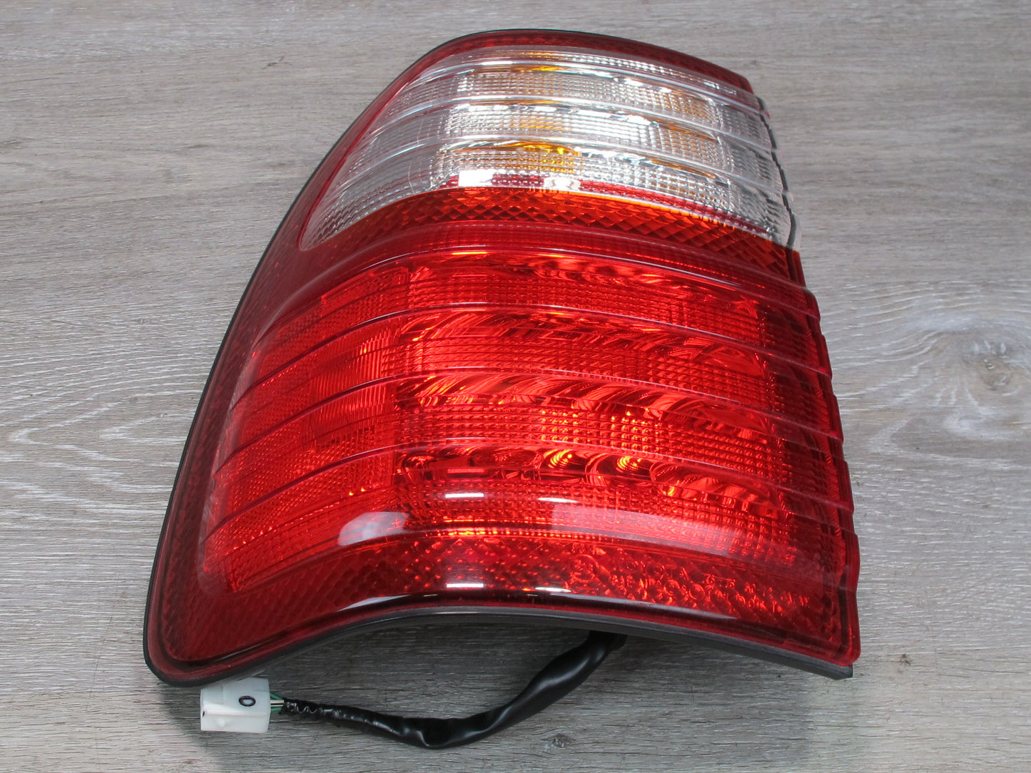 1998-2006 Lexus UZJ100L LX470 Rear Left Drvier Side Outer Tail Light Lamp