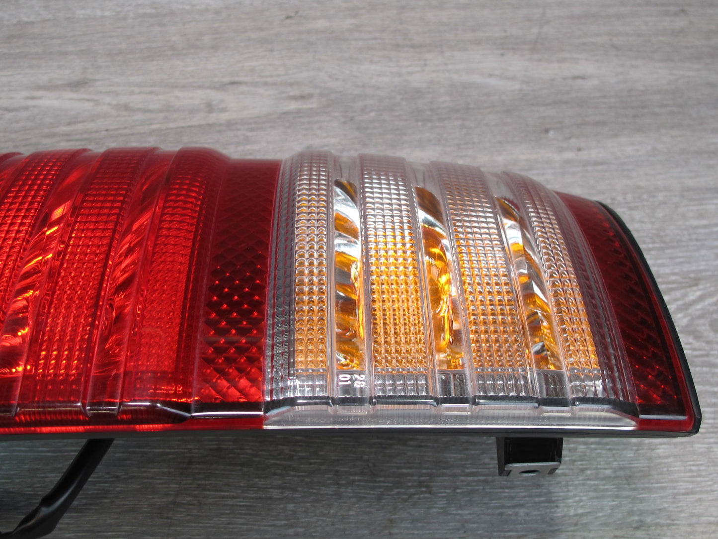 1998-2006 Lexus UZJ100L LX470 Rear Left Drvier Side Outer Tail Light Lamp