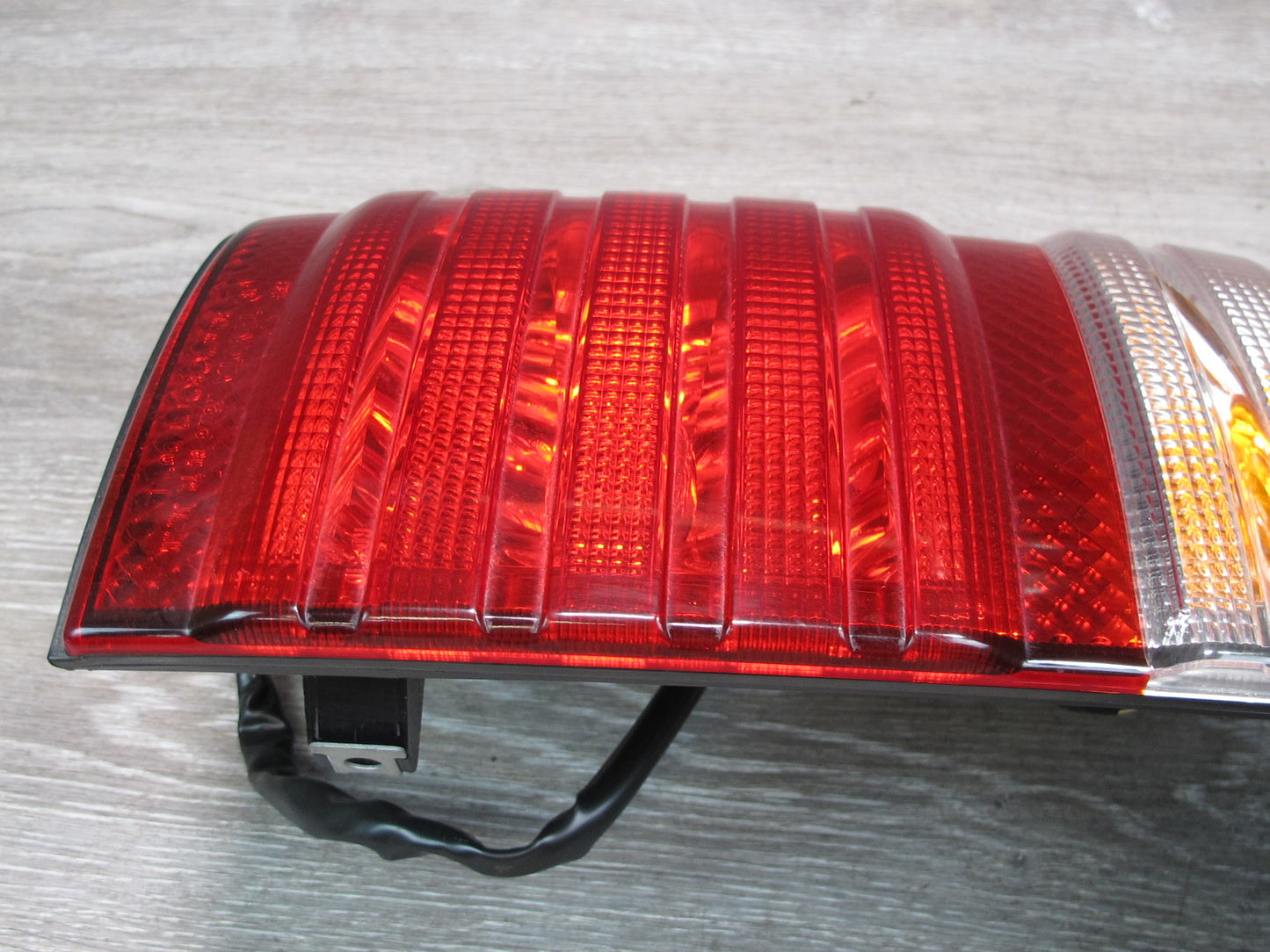 1998-2006 Lexus UZJ100L LX470 Rear Left Drvier Side Outer Tail Light Lamp