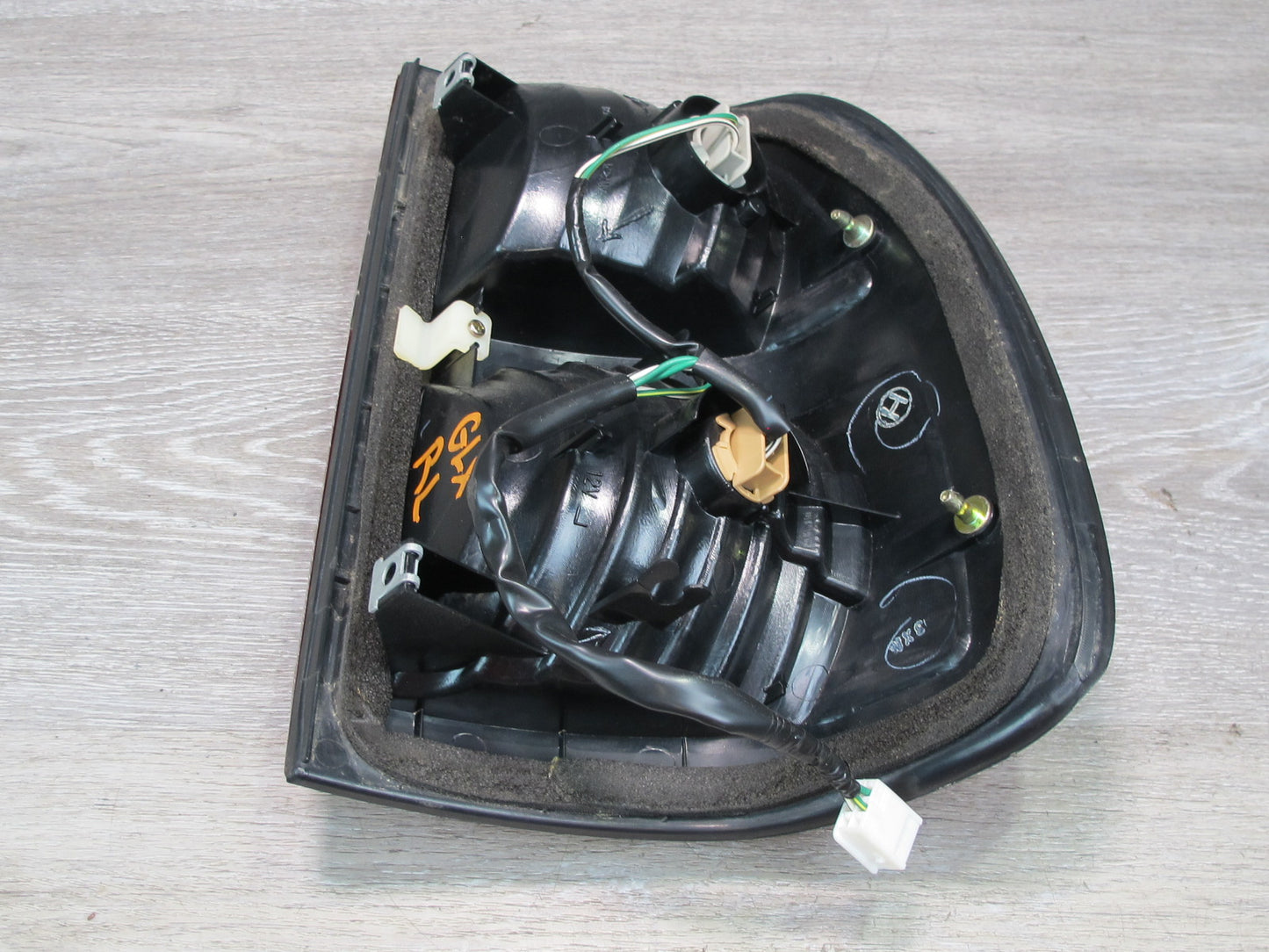 1998-2006 Lexus UZJ100L LX470 Rear Left Drvier Side Outer Tail Light Lamp