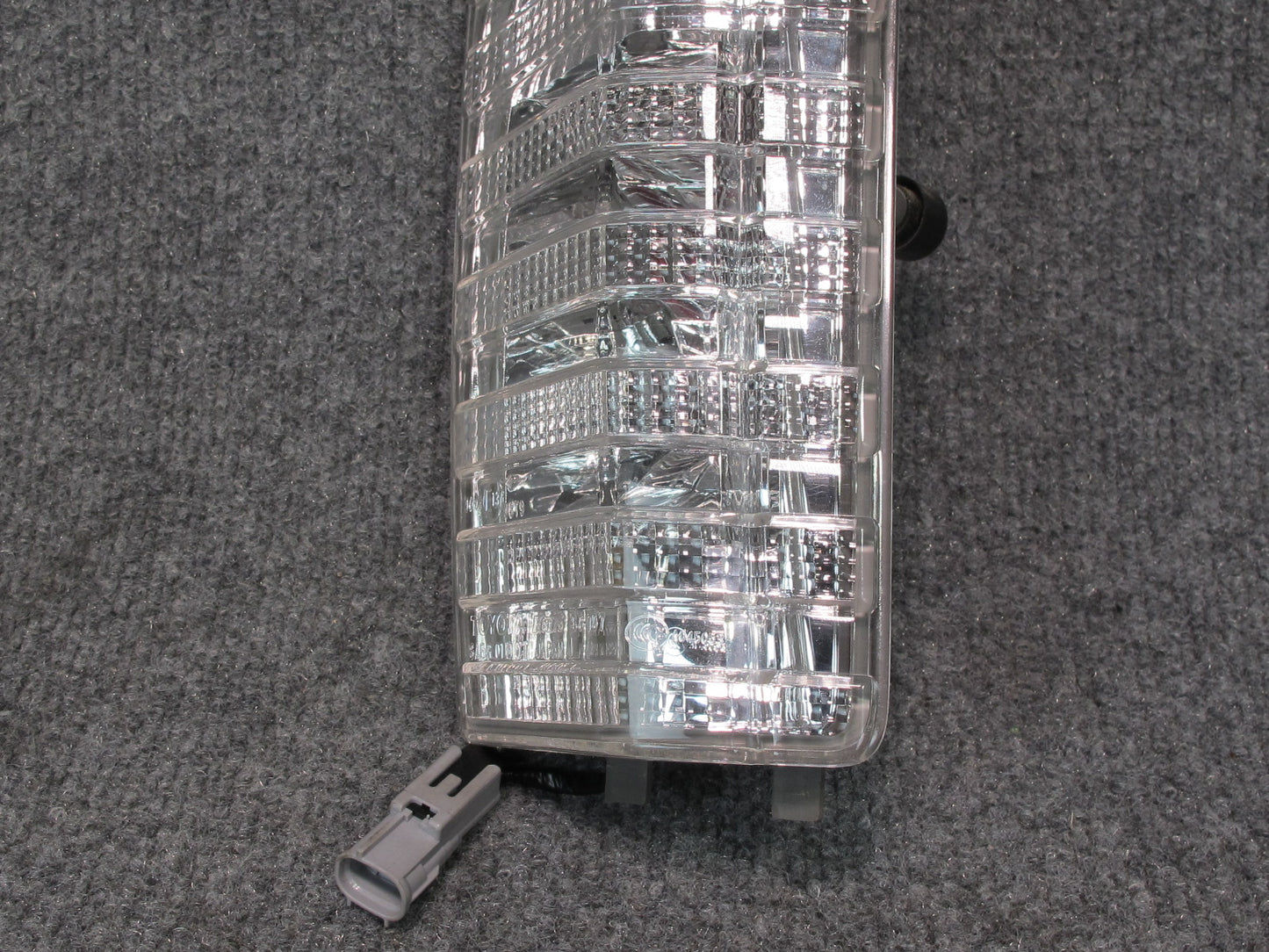 2003-2007 Lexus UZJ100L LX470 Rear Tail Gate Left Driver Side Back UP Light Lamp