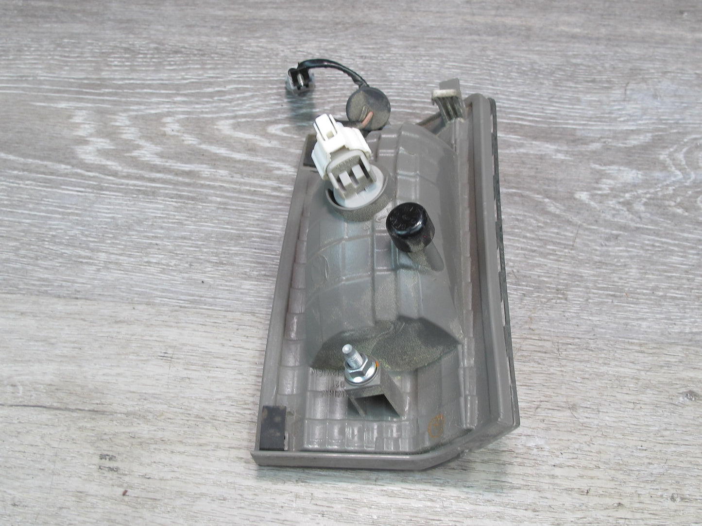 2003-2007 Lexus UZJ100L LX470 Rear Tail Gate Left Driver Side Back UP Light Lamp
