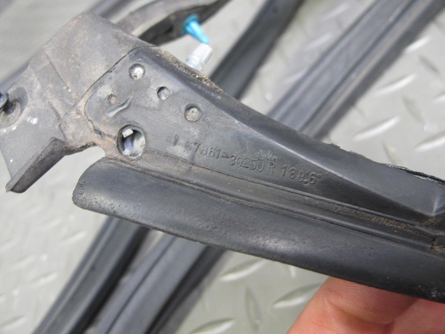 99-05 Lexus JZS160L GS430 GS300 Set of 4 Front & Rear Door Weatherstrip Seal OEM