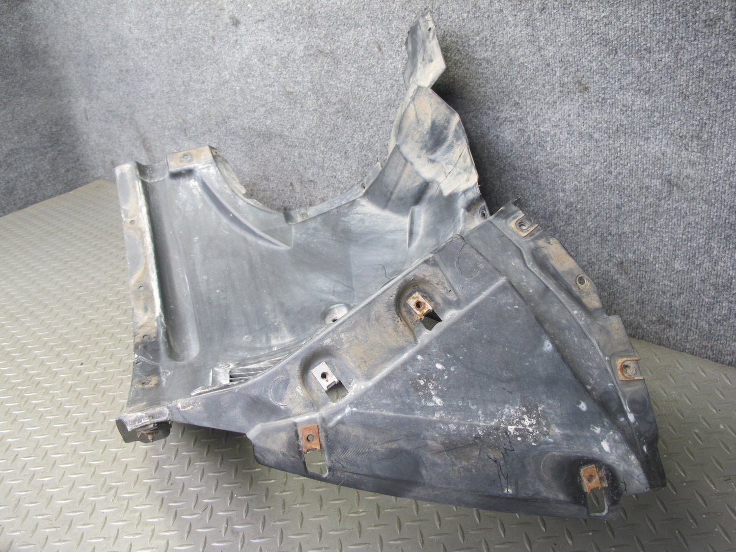 2008-2014 BMW E71 E72 X6 Front Left Fender Liner Splash Shield Guard 7180619