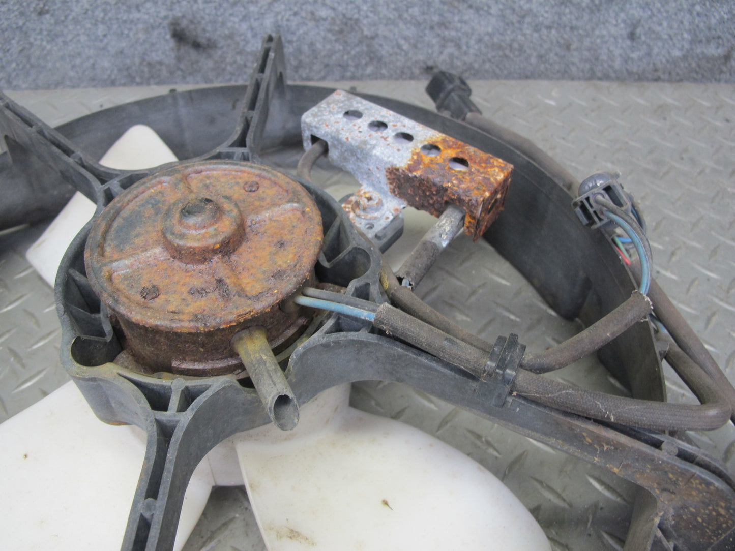 91-93 Mitsubishi 3000GT VR4 M/T Engine 4-BLADE Cooling Fan Motor Shroud OEM