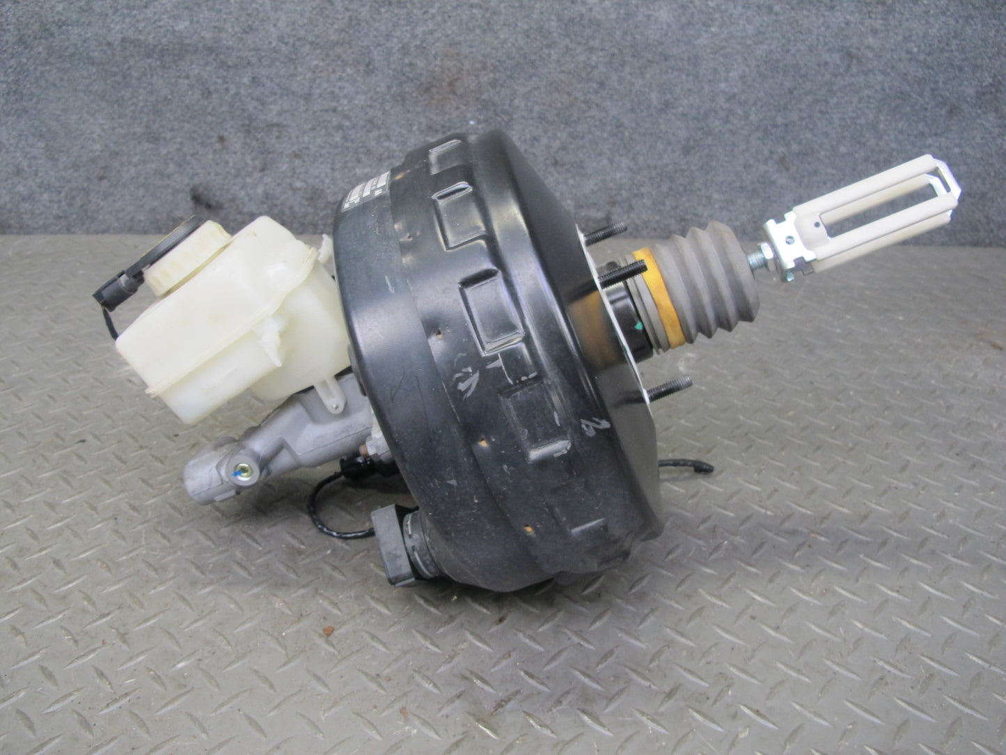 2008-2014 BMW E71 E72 X6 Brake Master Cylinder Booster Fluid Reservoir