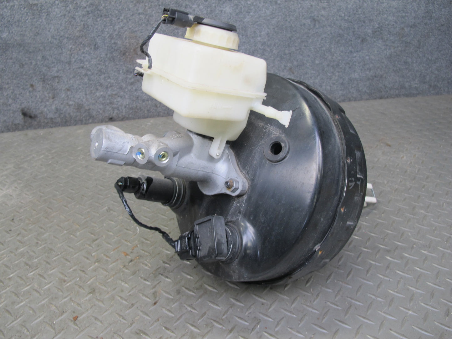 2008-2014 BMW E71 E72 X6 Brake Master Cylinder Booster Fluid Reservoir