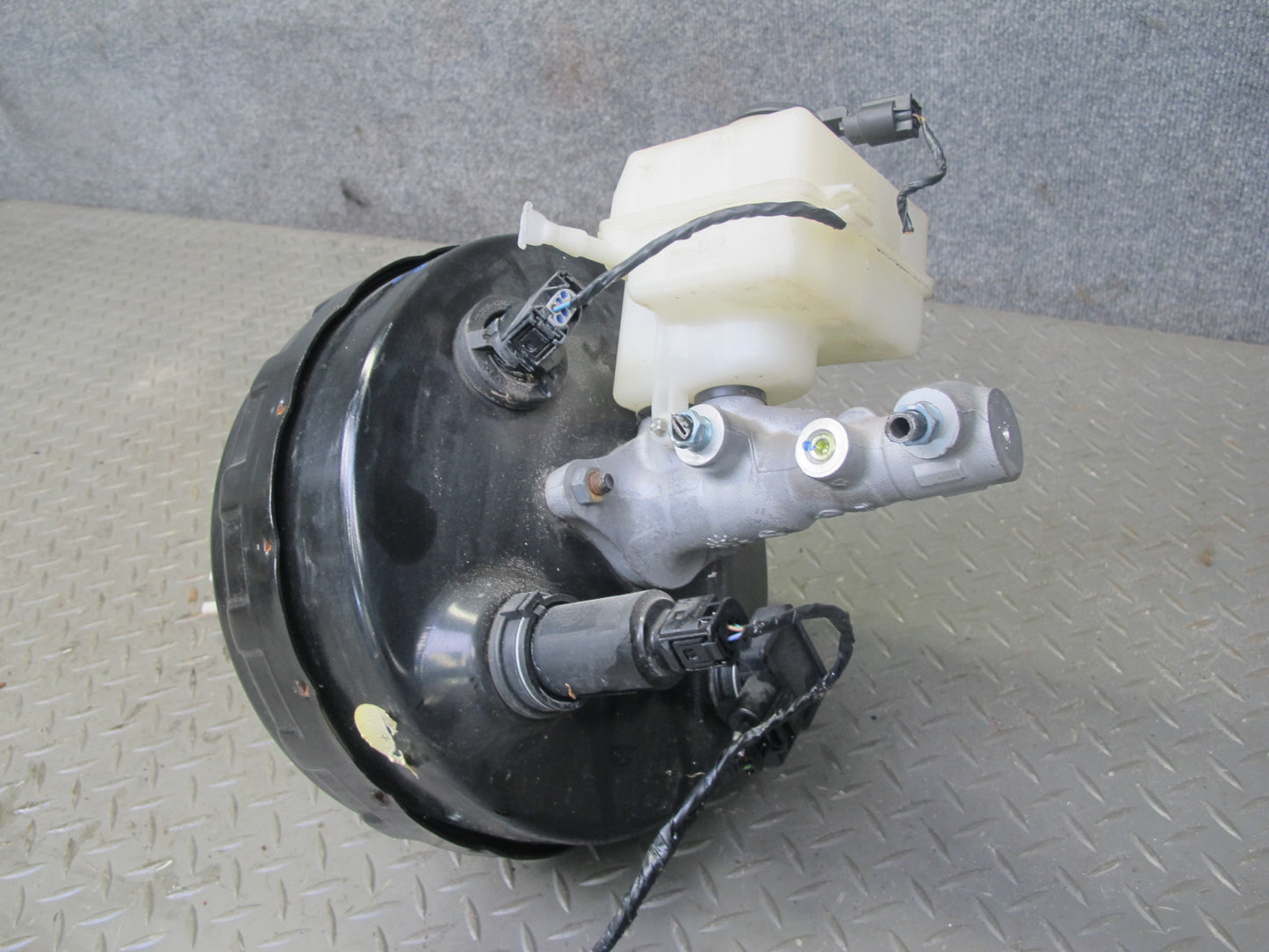 2008-2014 BMW E71 E72 X6 Brake Master Cylinder Booster Fluid Reservoir