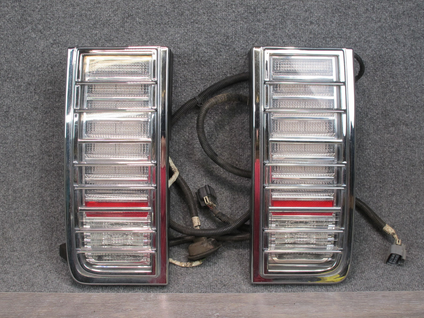 2003-2004 Hummer H2 Rear Left & Right Side Tail Light Lamp Set of 2