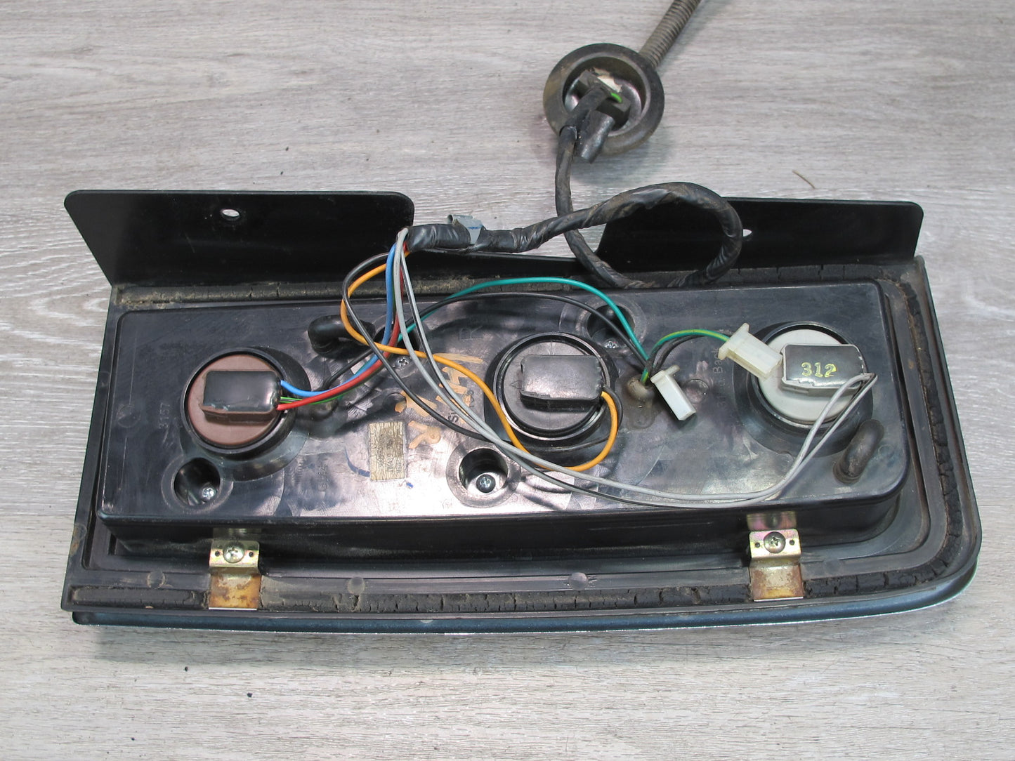 2003-2004 Hummer H2 Rear Left & Right Side Tail Light Lamp Set of 2