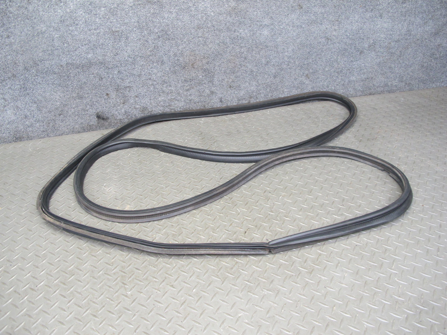 91-99 Dodge Stealth 3000GT Coupe Rear Trunk Hatch Lid Weatherstrip Seal OEM