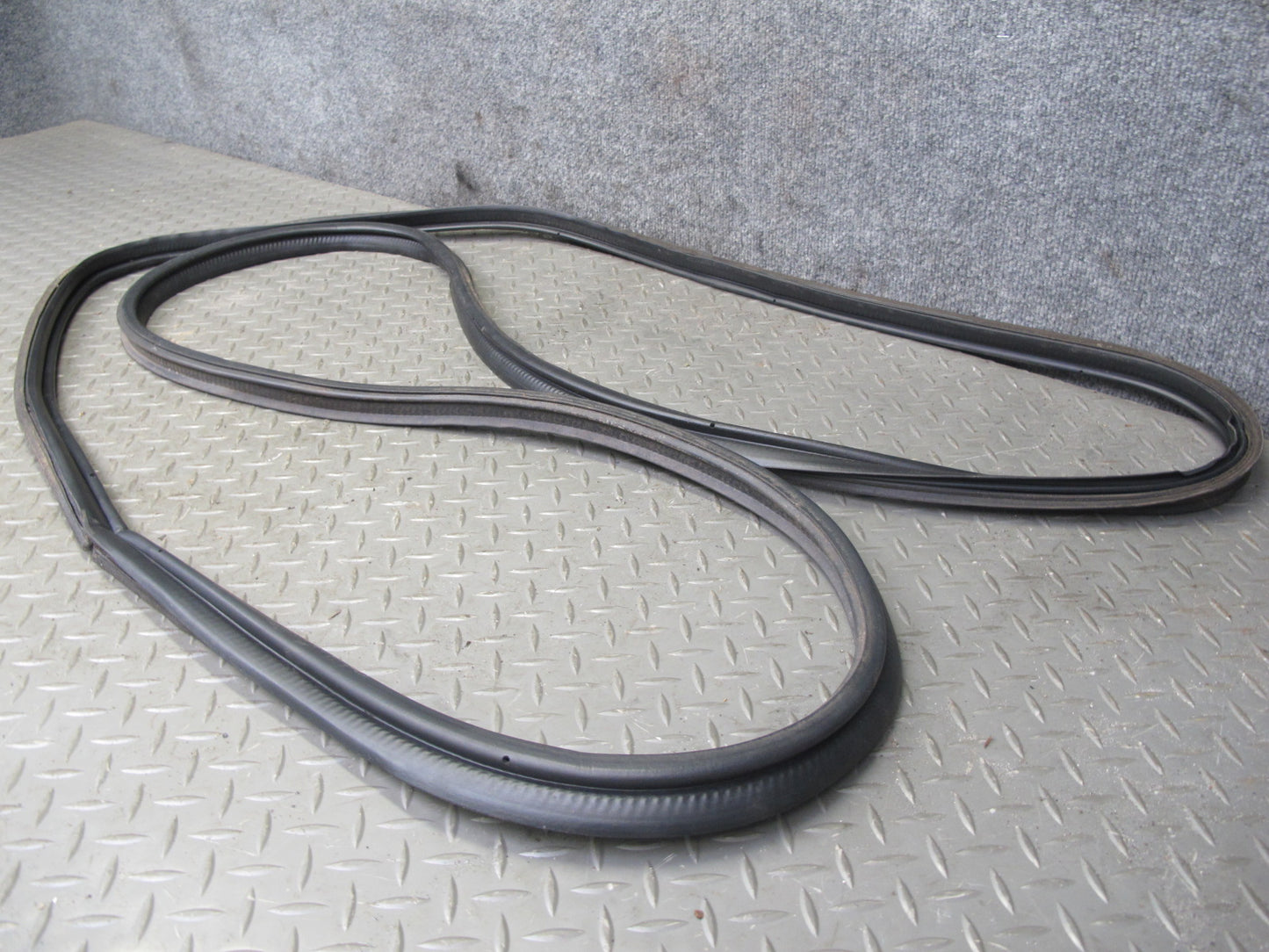 91-99 Dodge Stealth 3000GT Coupe Rear Trunk Hatch Lid Weatherstrip Seal OEM