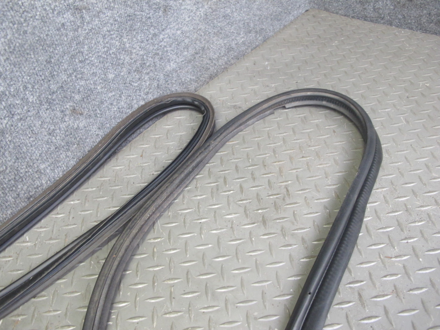 91-99 Dodge Stealth 3000GT Coupe Rear Trunk Hatch Lid Weatherstrip Seal OEM