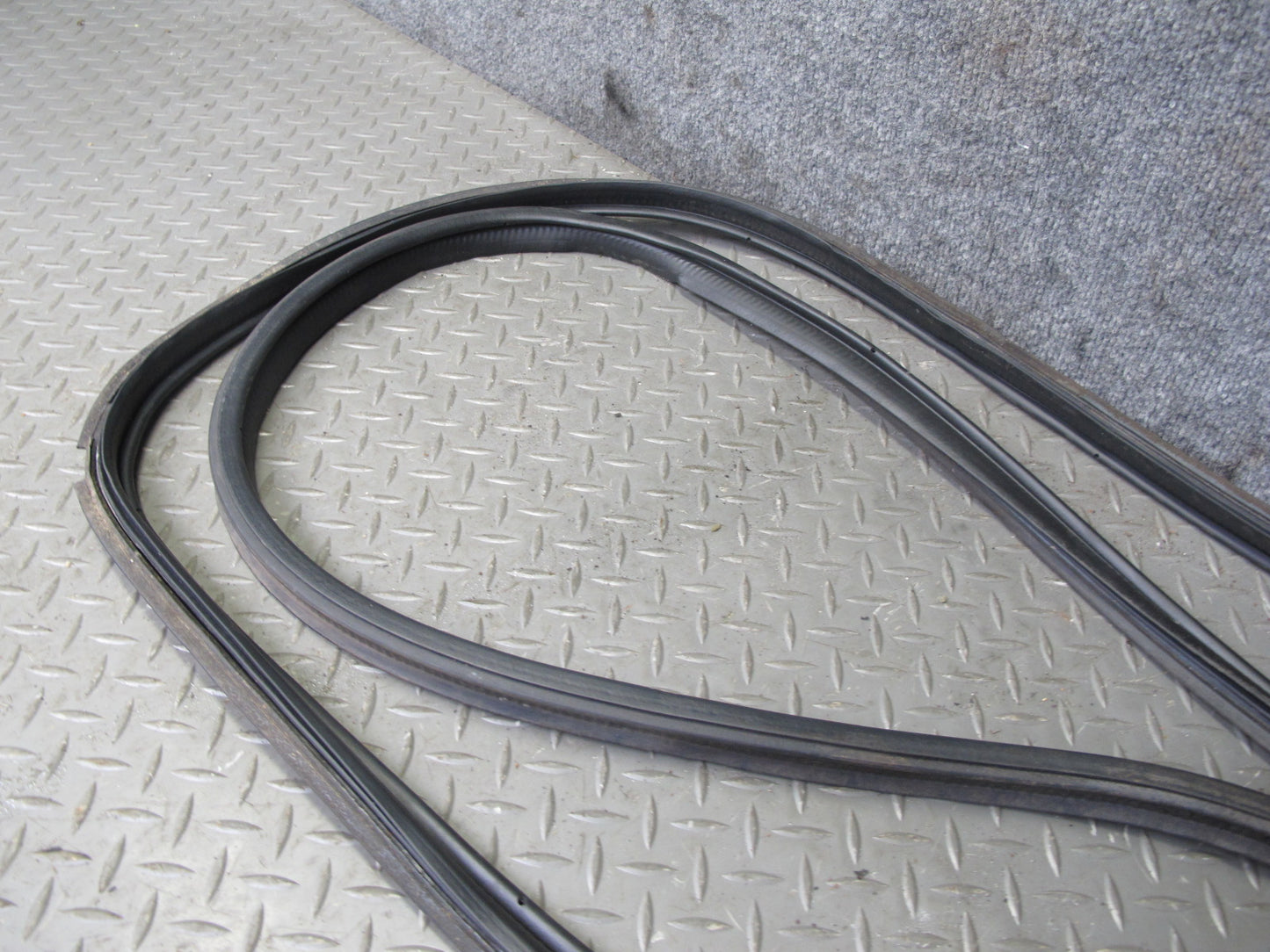 91-99 Dodge Stealth 3000GT Coupe Rear Trunk Hatch Lid Weatherstrip Seal OEM