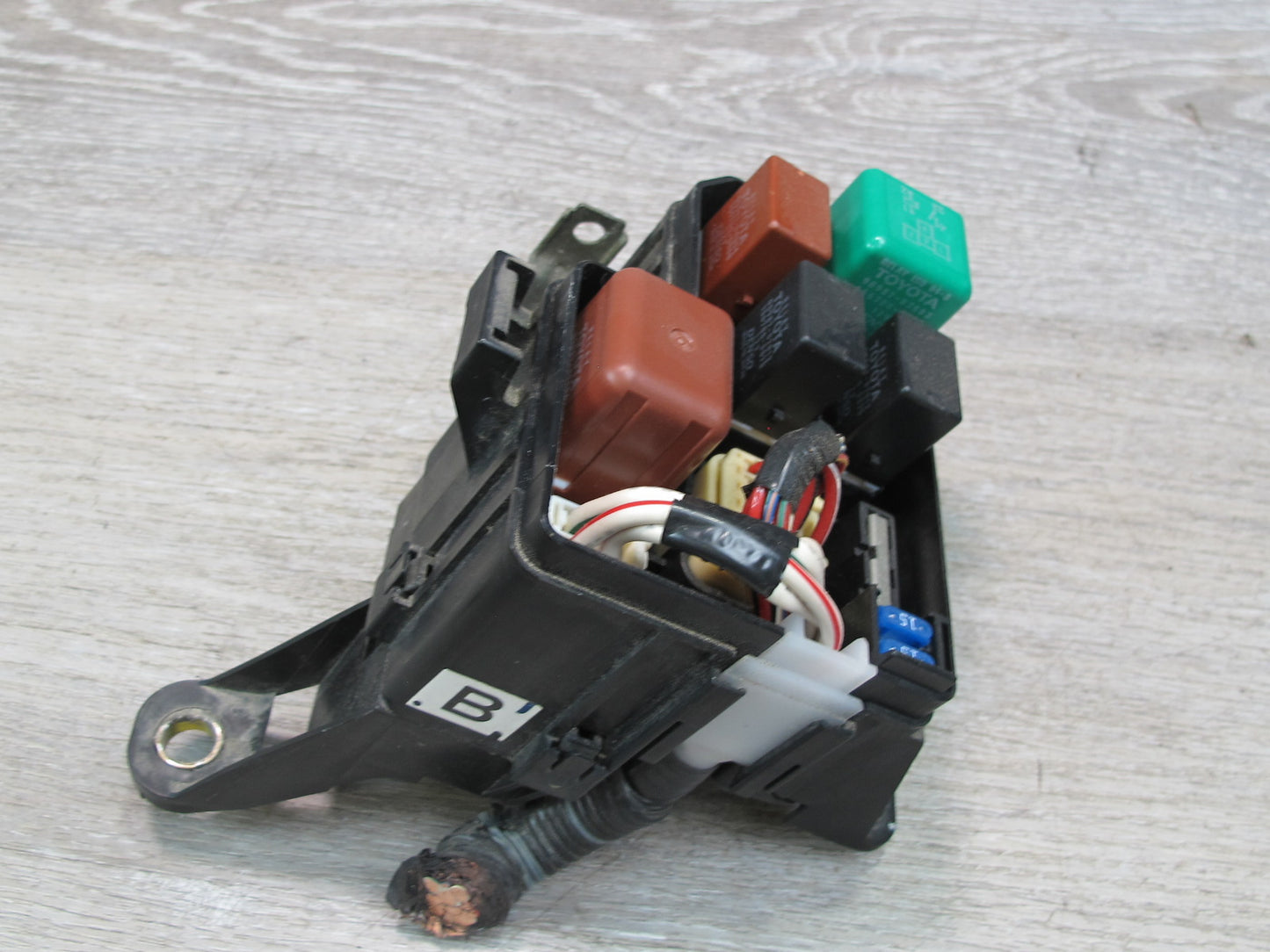 01-05 Lexus JZS160L GS430 GS300 Under Hood Fuse Relay Box OEM
