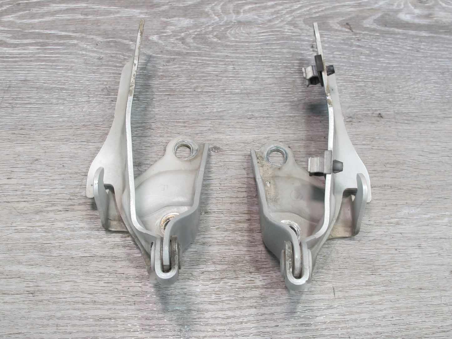 98-05 Lexus JZS160L GS400 GS430 GS300 Set of 2 Front Left & Right Hood Hinge OEM