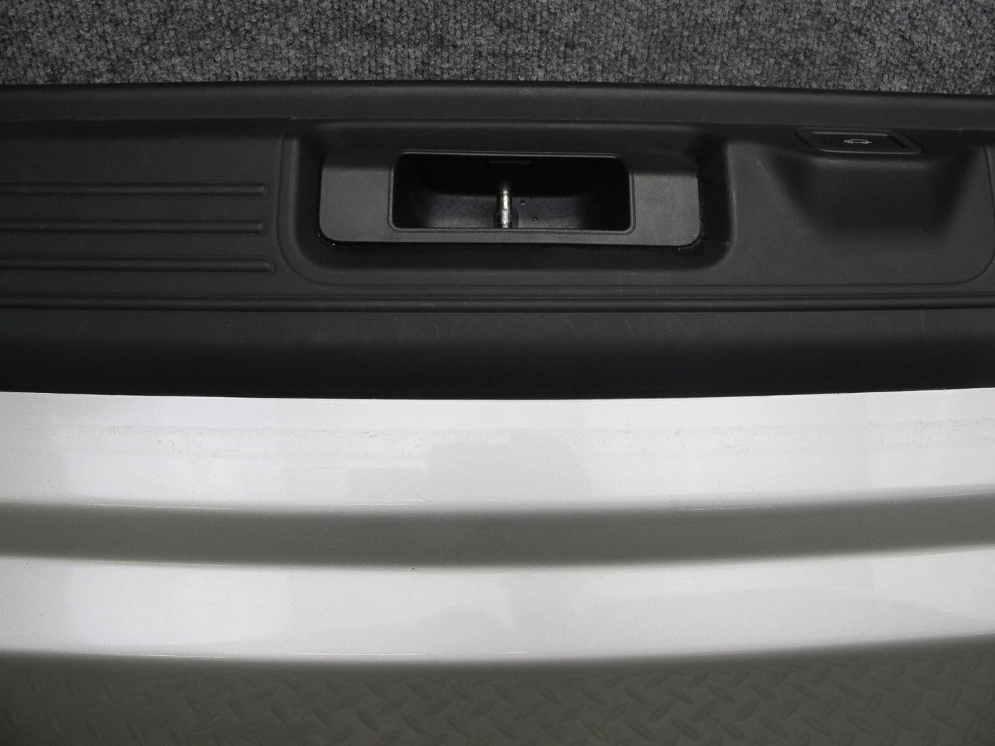 2013-2019 Land Range Rover L405 Rear Trunk Lid Tailgate Lower Panel