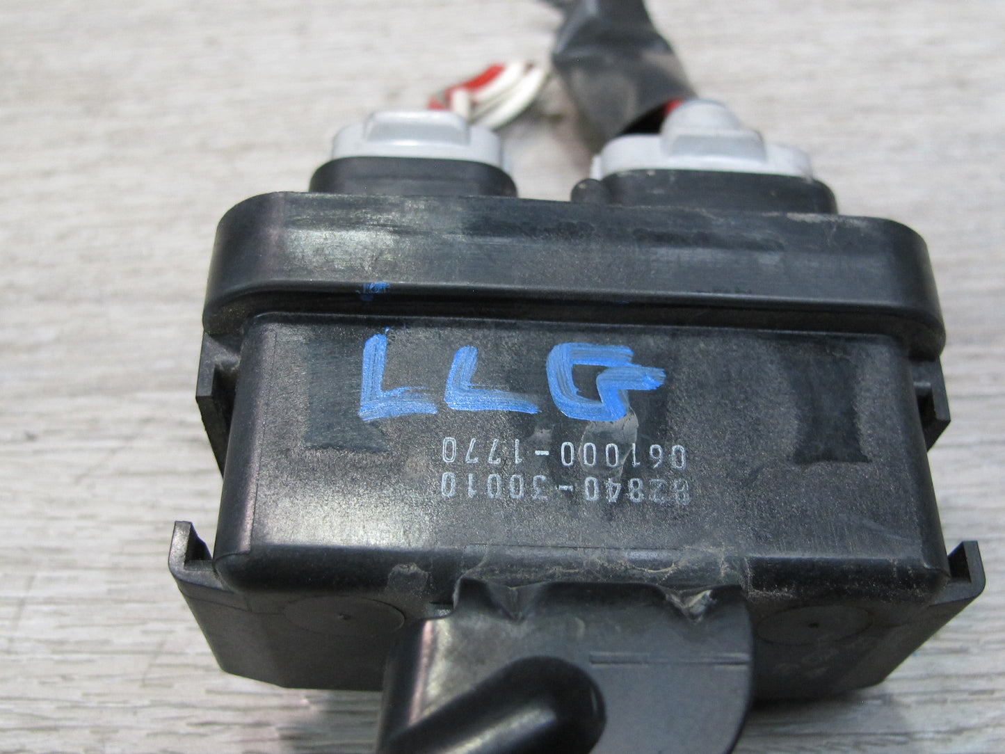 98-05 Lexus GS400 GS430 GS300 Running Light Module Relay Unit 82841-24010 OEM