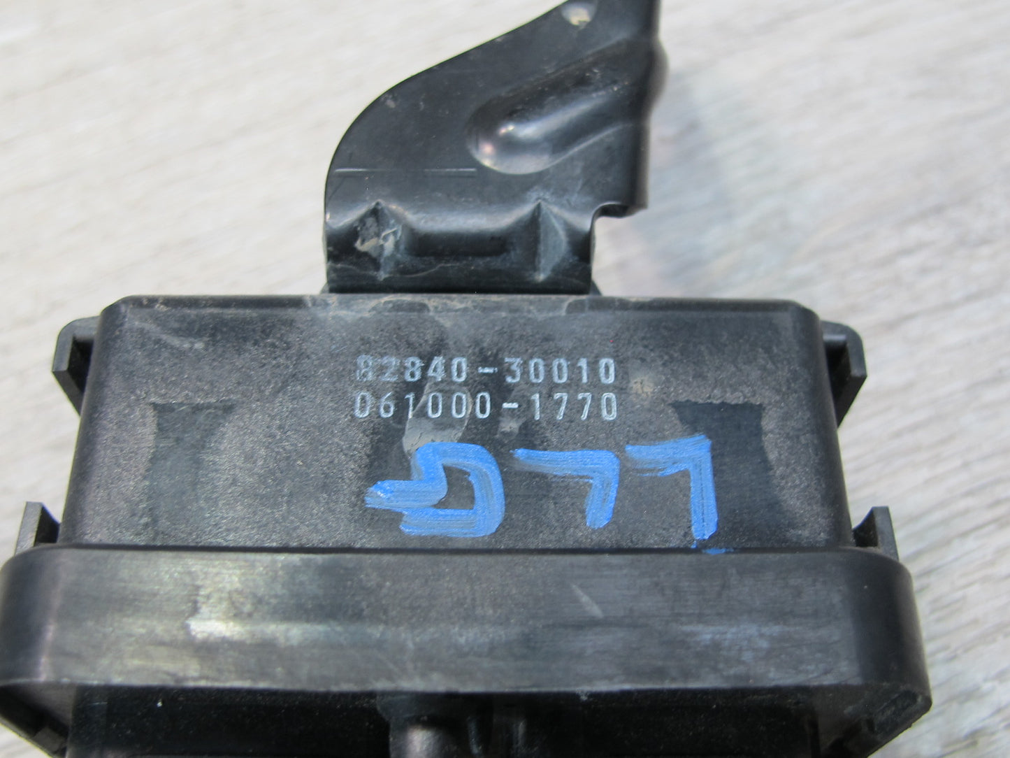 98-05 Lexus GS400 GS430 GS300 Running Light Module Relay Unit 82841-24010 OEM