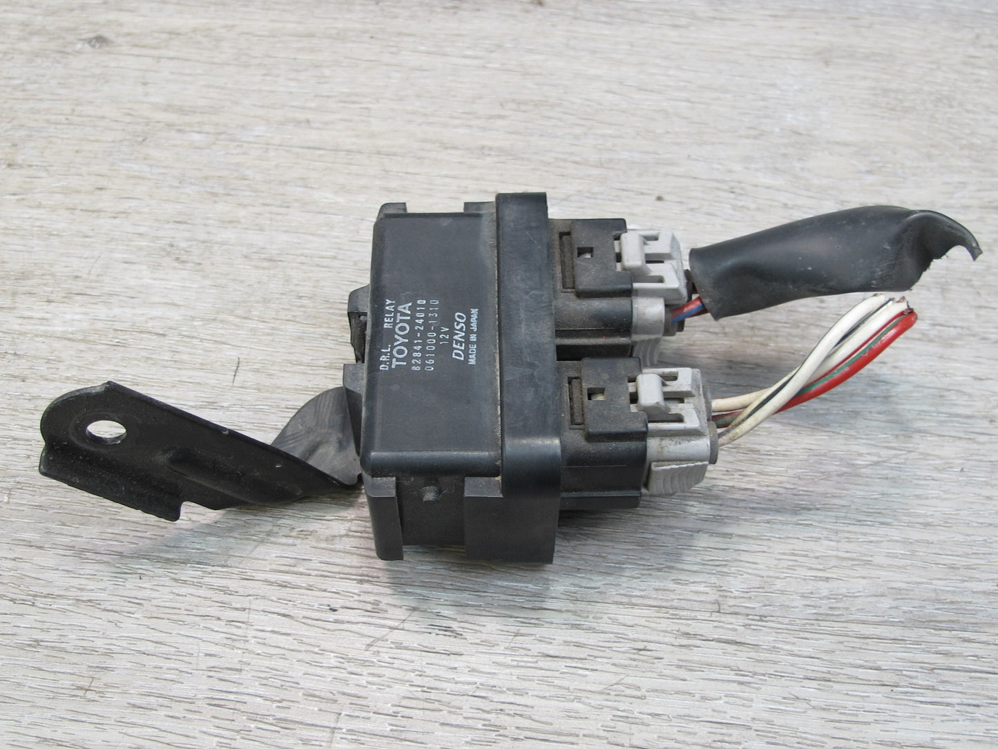 98-05 Lexus GS400 GS430 GS300 Running Light Module Relay Unit 82841-24010 OEM