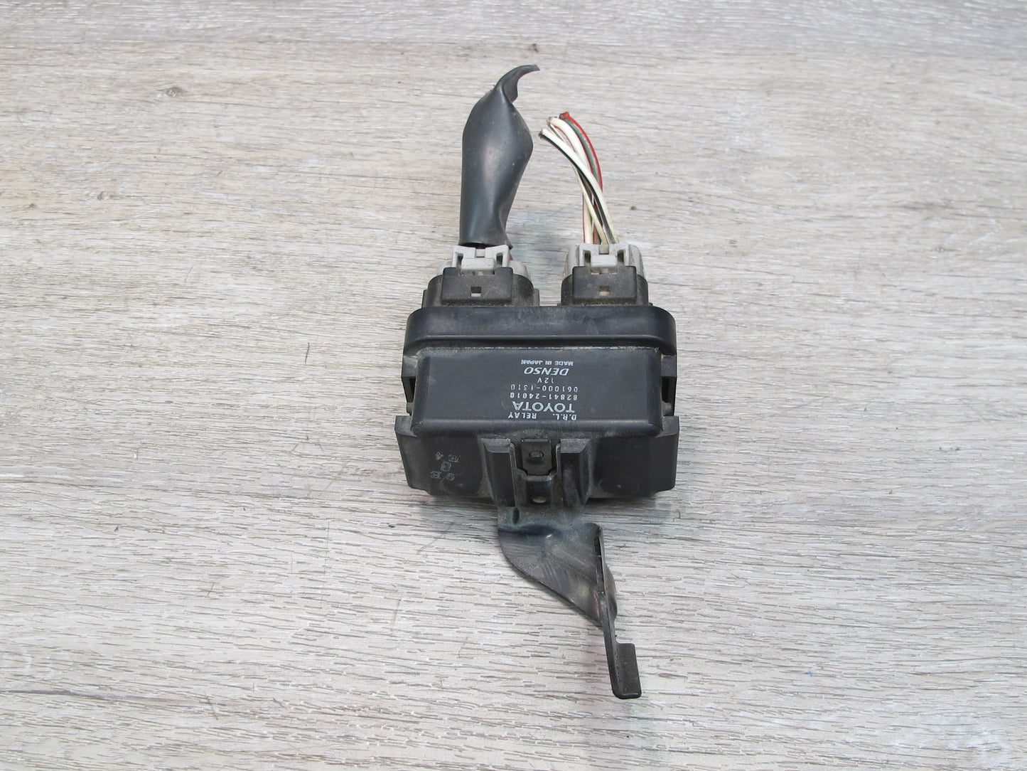 98-05 Lexus GS400 GS430 GS300 Running Light Module Relay Unit 82841-24010 OEM