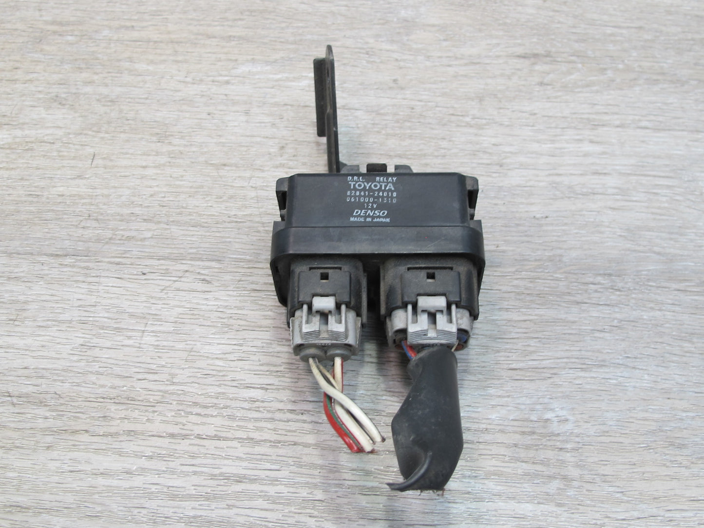 98-05 Lexus GS400 GS430 GS300 Running Light Module Relay Unit 82841-24010 OEM