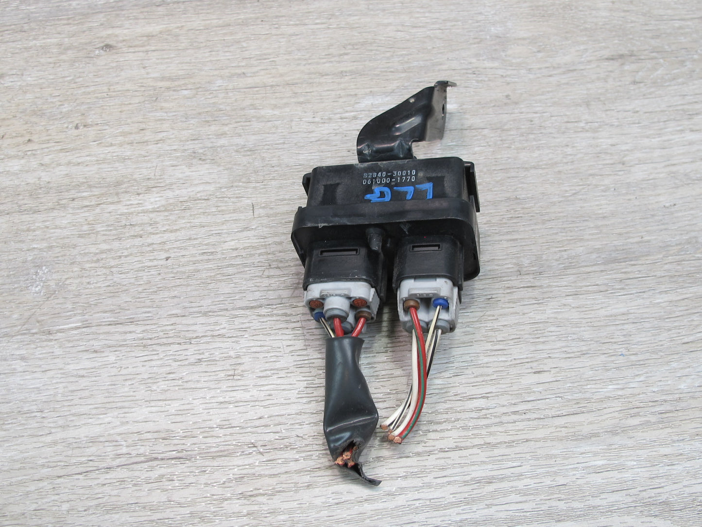 98-05 Lexus GS400 GS430 GS300 Running Light Module Relay Unit 82841-24010 OEM