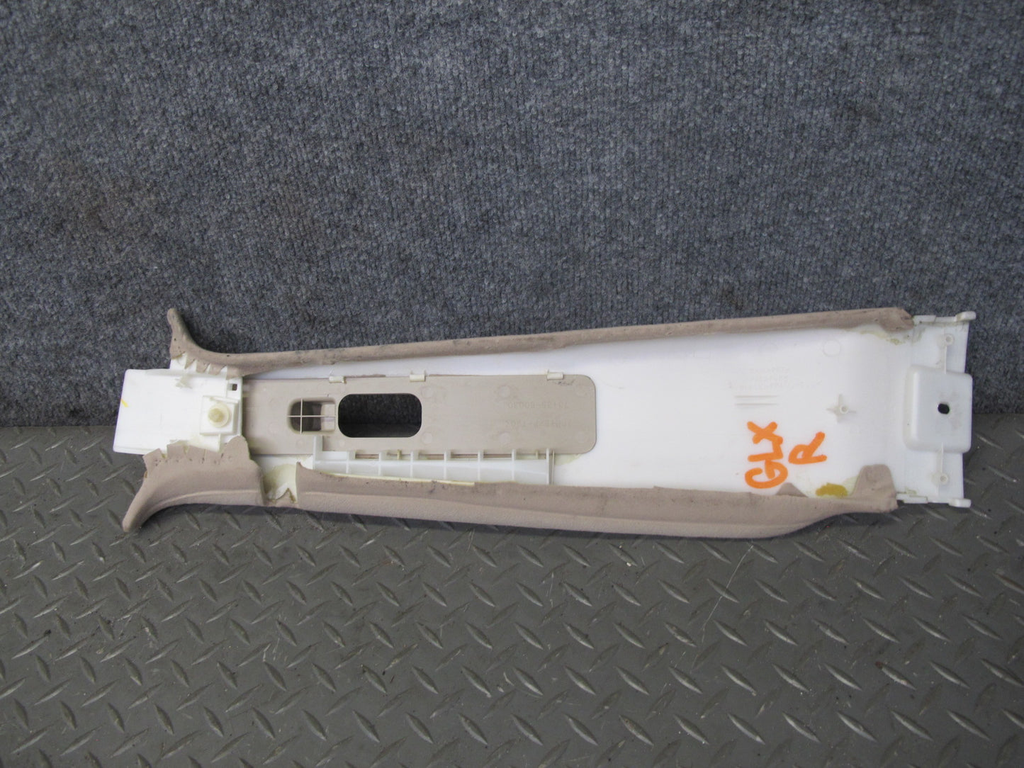 2003-2007 Lexus UZJ100L LX470 Center Upper B Pillar Trim Cover Panel Set