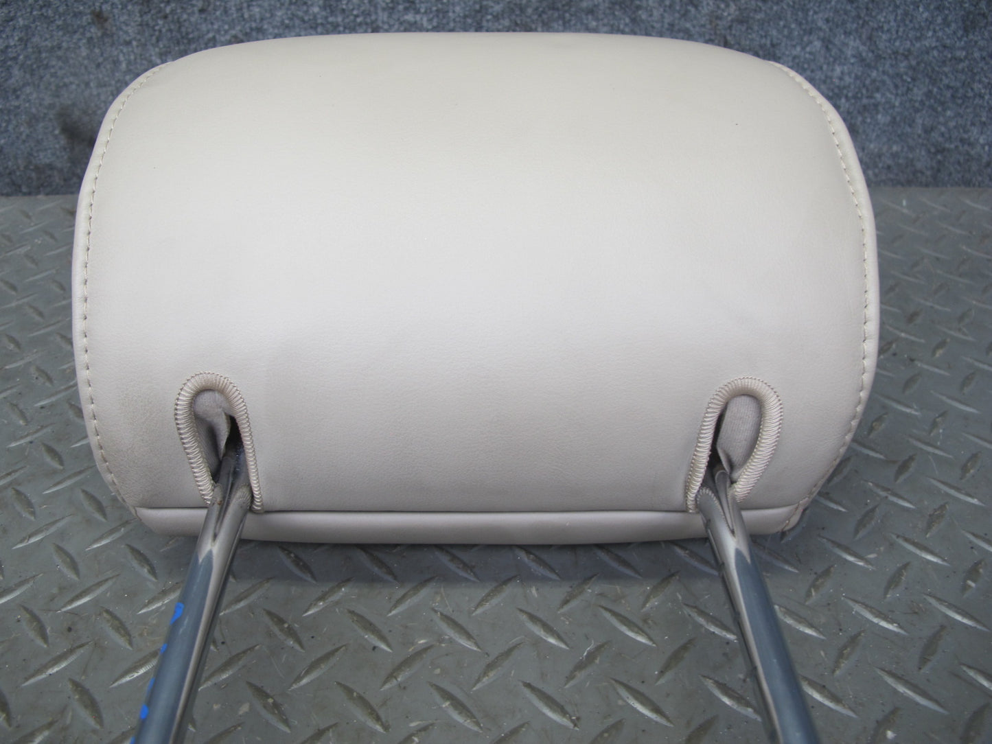 2003-2006 Lexus UZJ100L LX470 Front Right Passenger Side Headrest Leather Ivory