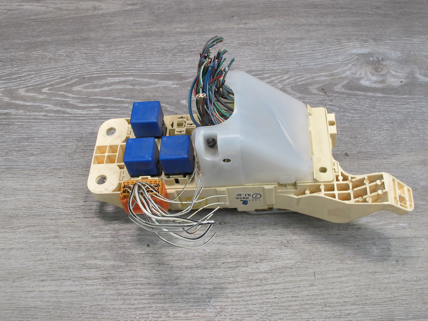 98-99 Lexus LS400 UCF20L Interior Cabin Fuse Relay Junction Box Module OEM