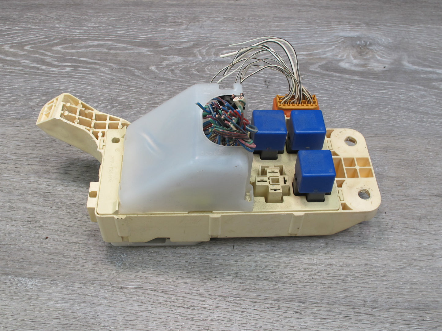 98-99 Lexus LS400 UCF20L Interior Cabin Fuse Relay Junction Box Module OEM