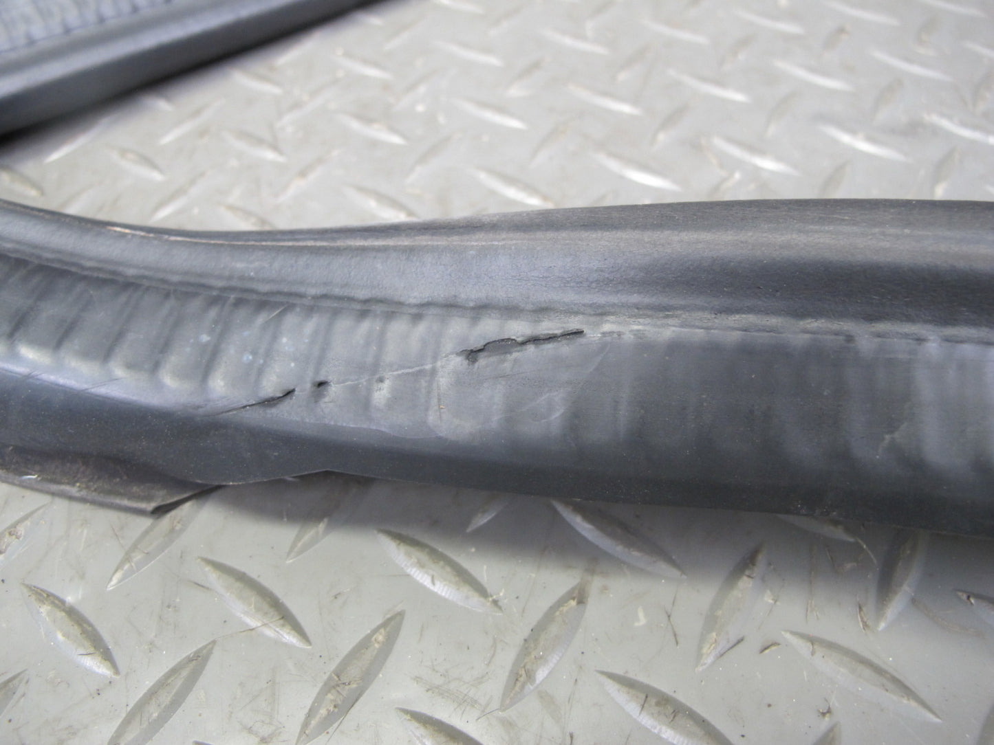 07-13 Mercedes W221 S-class Rear Trunk Weatherstrip Rubber Seal OEM