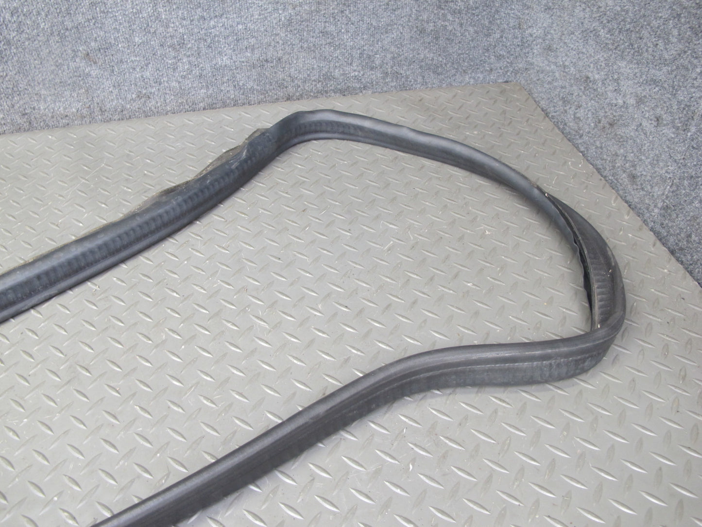 07-13 Mercedes W221 S-class Rear Trunk Weatherstrip Rubber Seal OEM