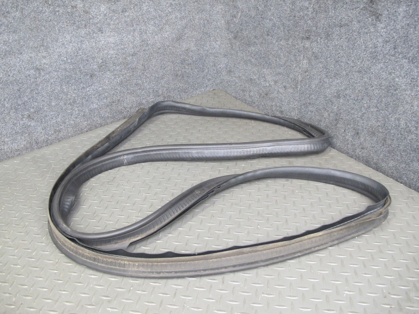 07-13 Mercedes W221 S-class Rear Trunk Weatherstrip Rubber Seal OEM