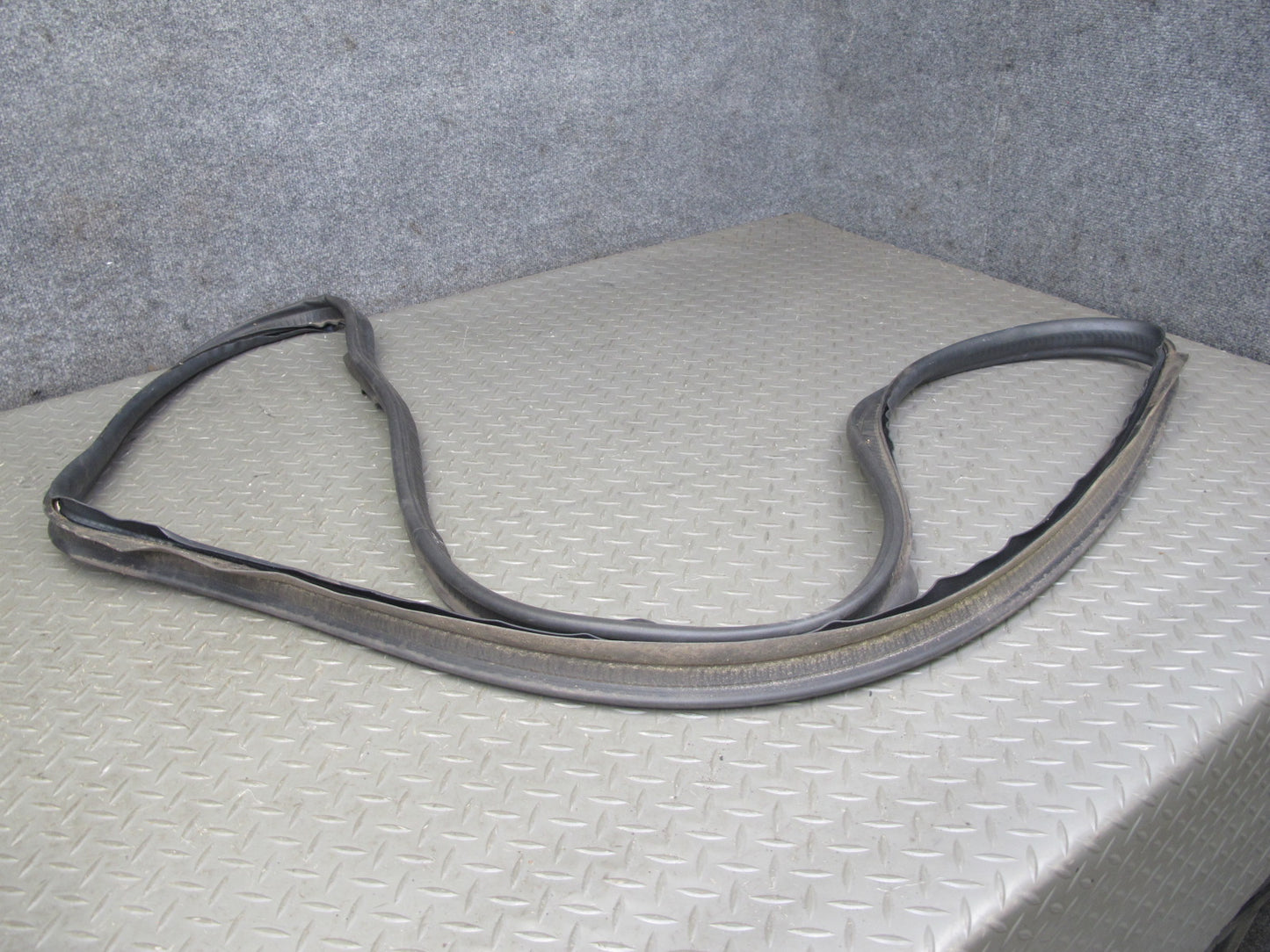 07-13 Mercedes W221 S-class Rear Trunk Weatherstrip Rubber Seal OEM