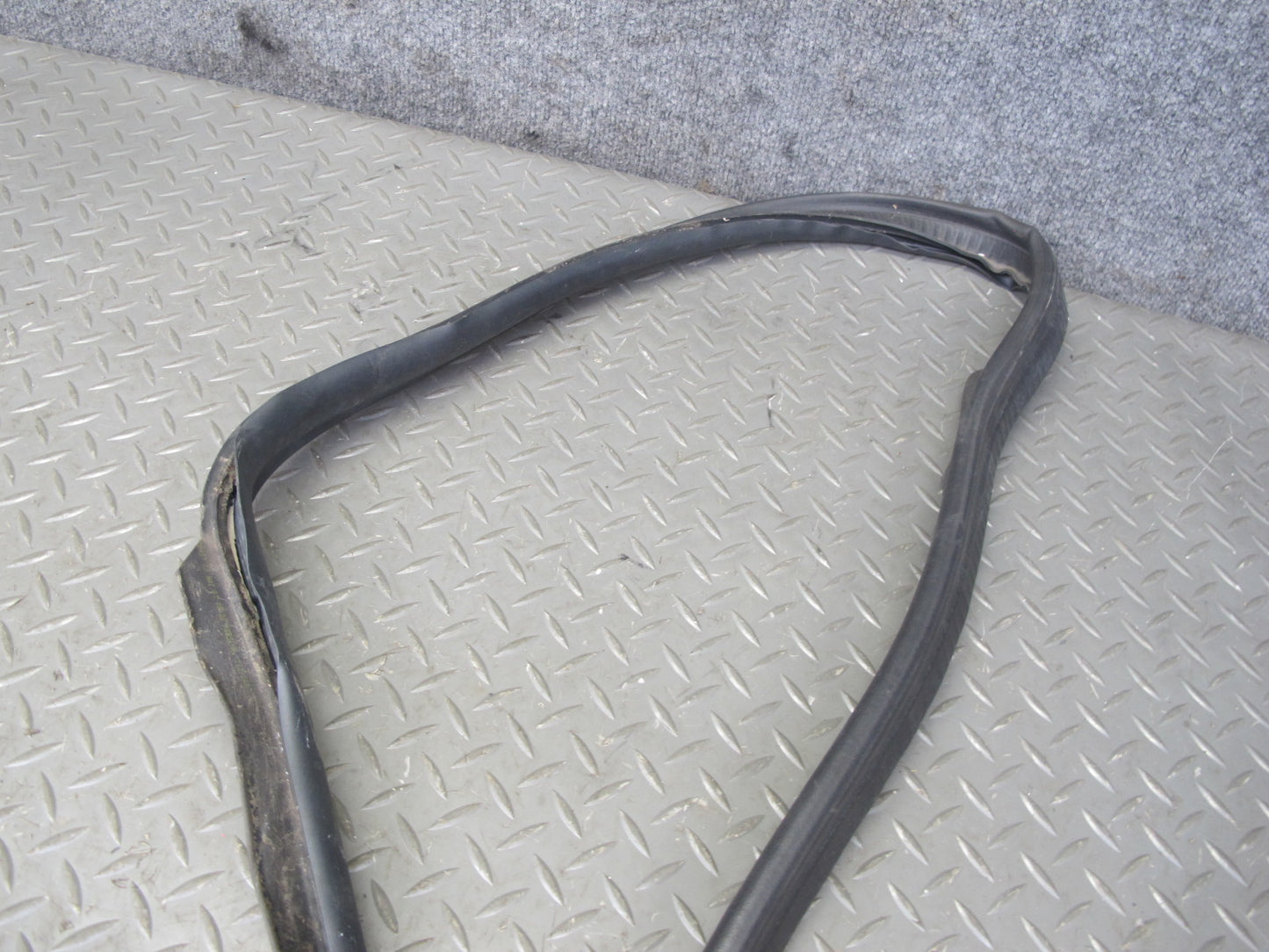 07-13 Mercedes W221 S-class Rear Trunk Weatherstrip Rubber Seal OEM