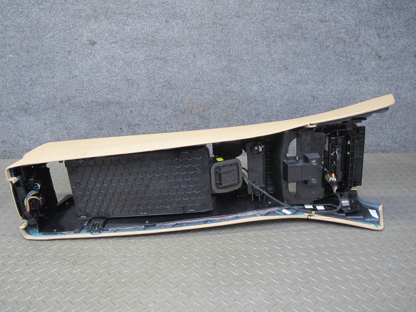 07-09 Mercedes W221 S-class Center Console Storage Compartment w Ash Tray OEM