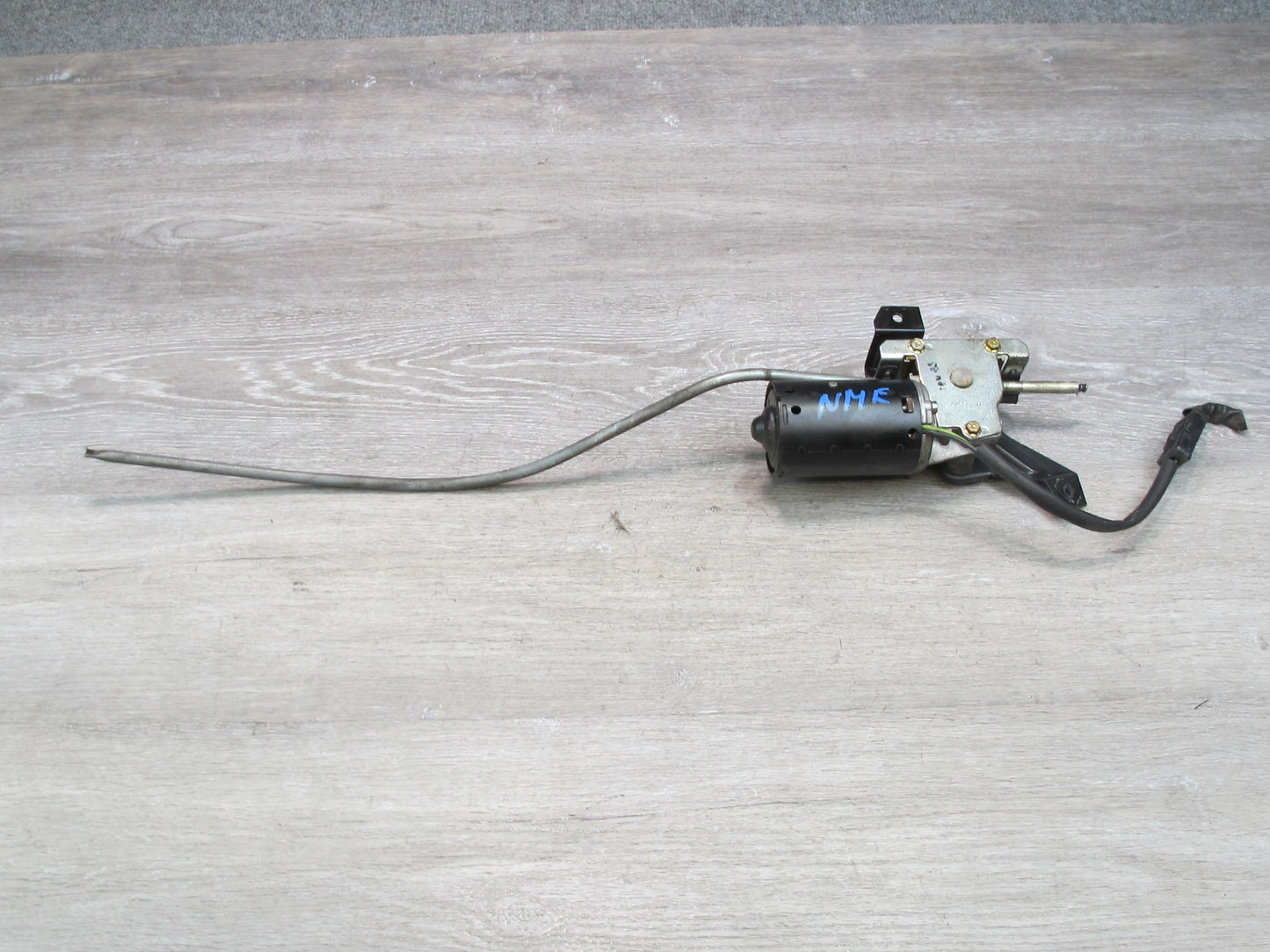 75-85 Mercedes W123 Sunroof Motor Drive Unit 0390251699 OEM