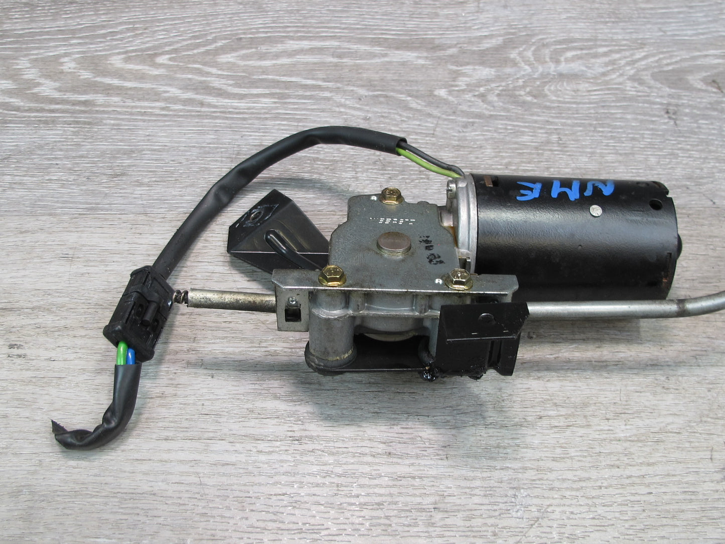 75-85 Mercedes W123 Sunroof Motor Drive Unit 0390251699 OEM