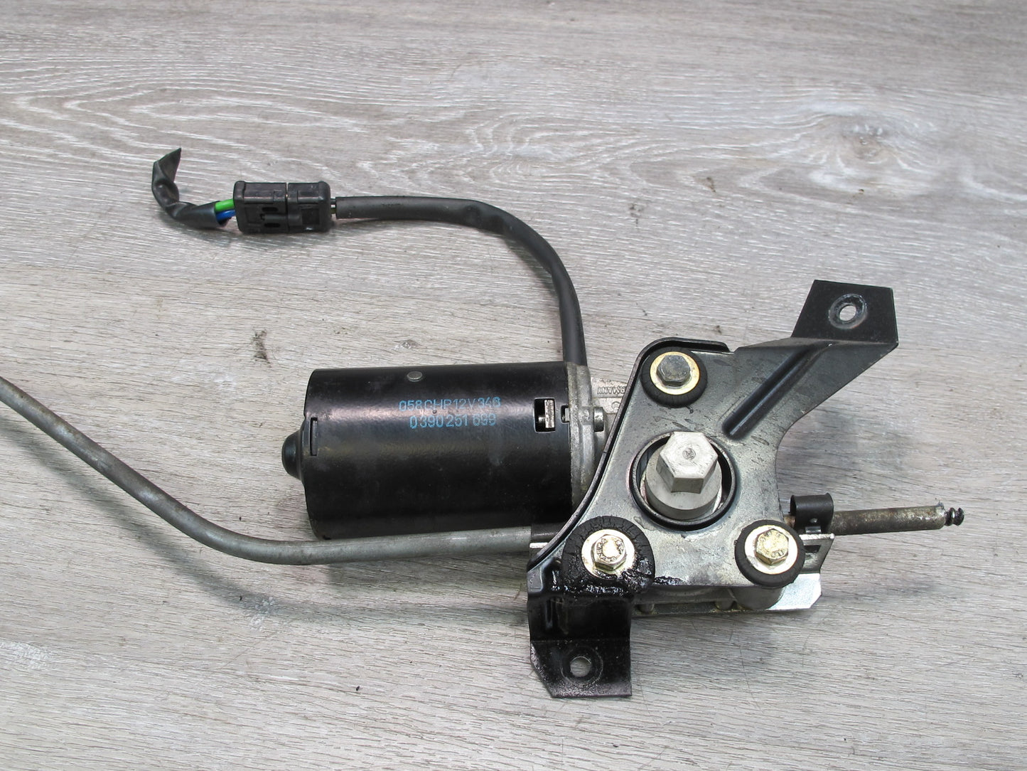 75-85 Mercedes W123 Sunroof Motor Drive Unit 0390251699 OEM