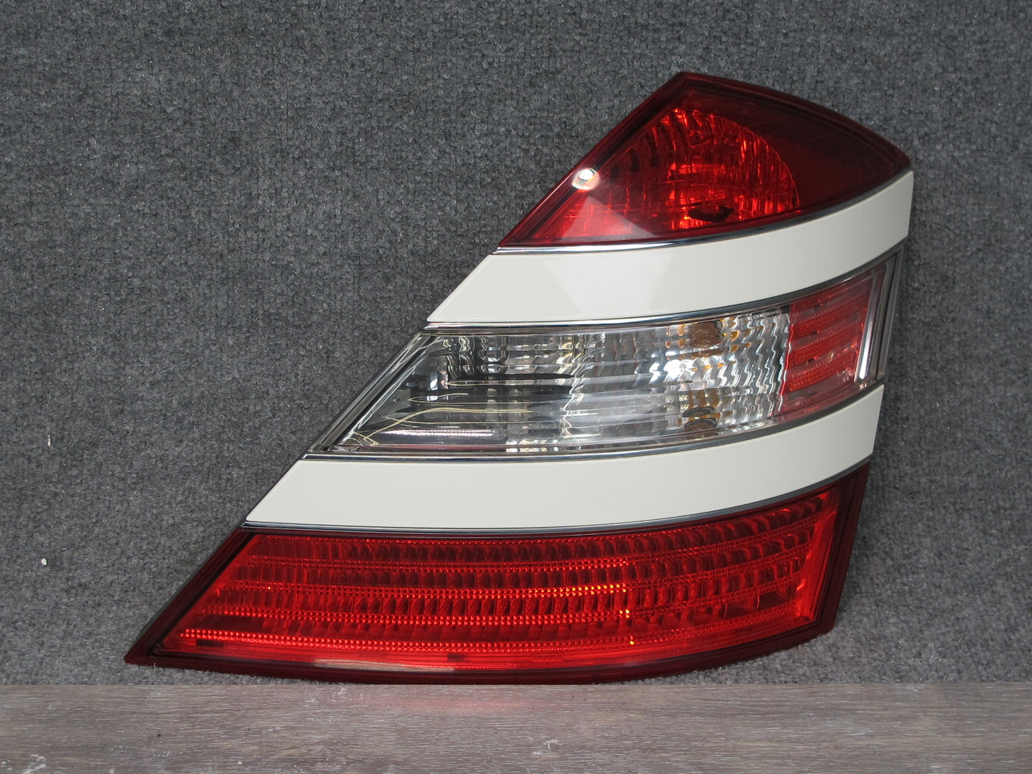 07-09 Mercedes W221 S-class Rear Right Tail Light Lamp White 2218200464 OEM