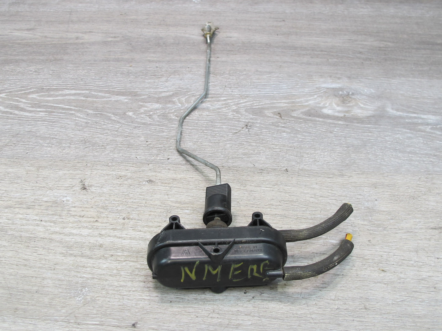 75-85 Mercedes W123 Rear Right Door Lock Vacuum Actuator OEM