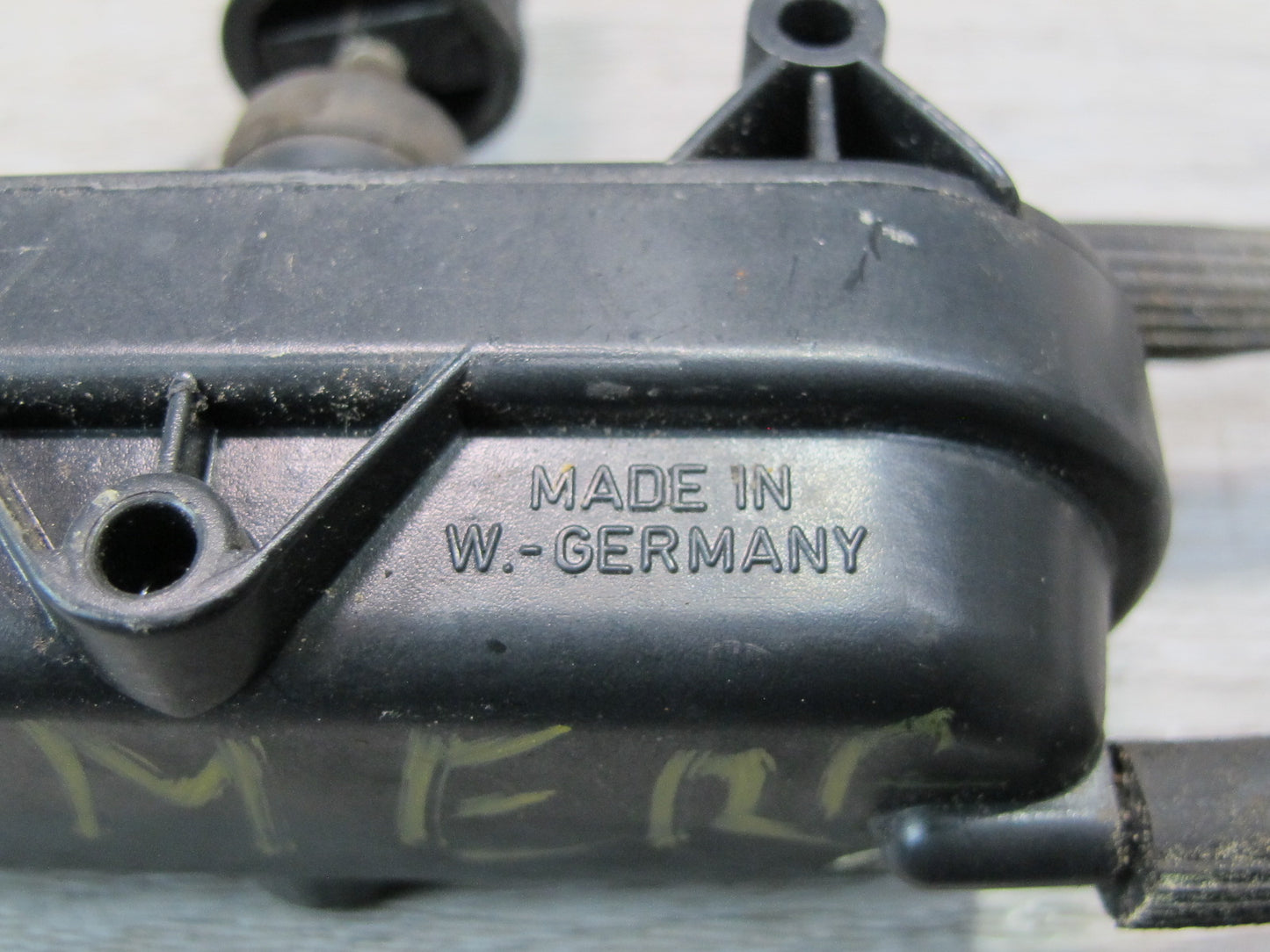 75-85 Mercedes W123 Rear Right Door Lock Vacuum Actuator OEM