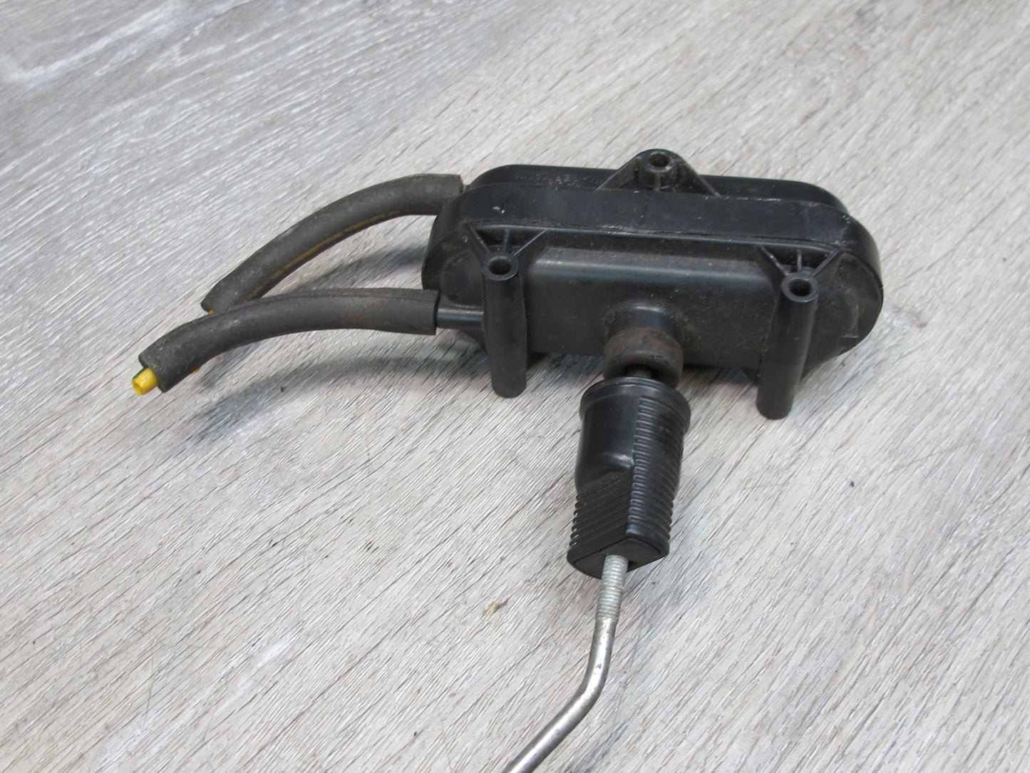 75-85 Mercedes W123 Rear Right Door Lock Vacuum Actuator OEM