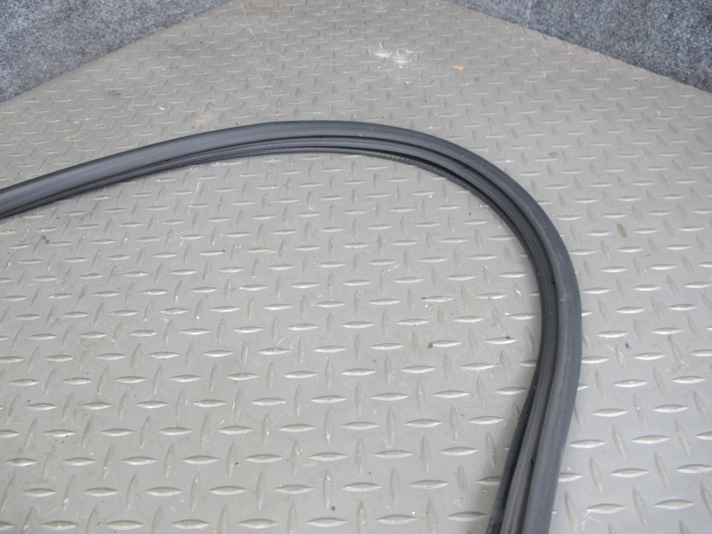 10-13 VW Golf MK6 2-DR Front Left Driver Door Weatherstrip Rubber Seal OEM