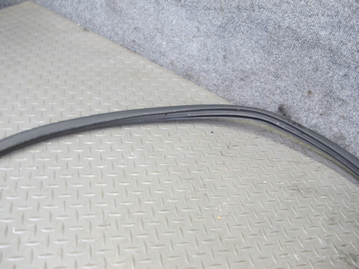 10-13 VW Golf MK6 2-DR Front Left Driver Door Weatherstrip Rubber Seal OEM