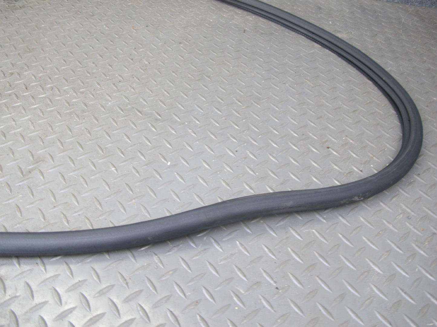 10-13 VW Golf MK6 2-DR Front Left Driver Door Weatherstrip Rubber Seal OEM