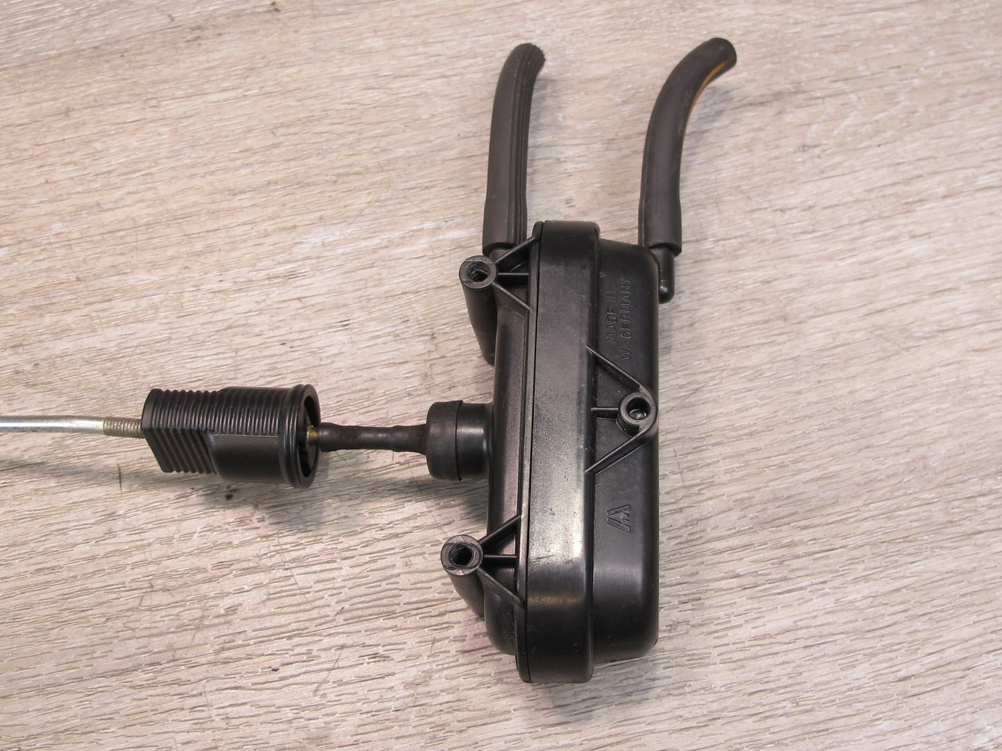 75-85 Mercedes W123 Front Right Door Lock Vacuum Actuator OEM
