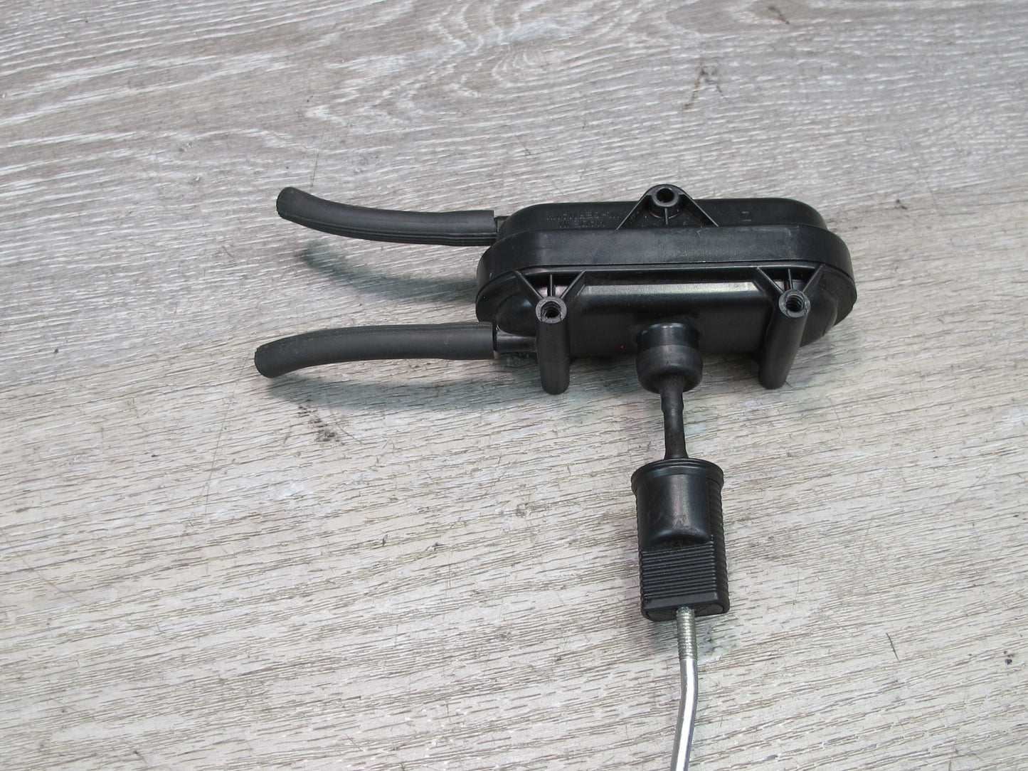 75-85 Mercedes W123 Front Right Door Lock Vacuum Actuator OEM