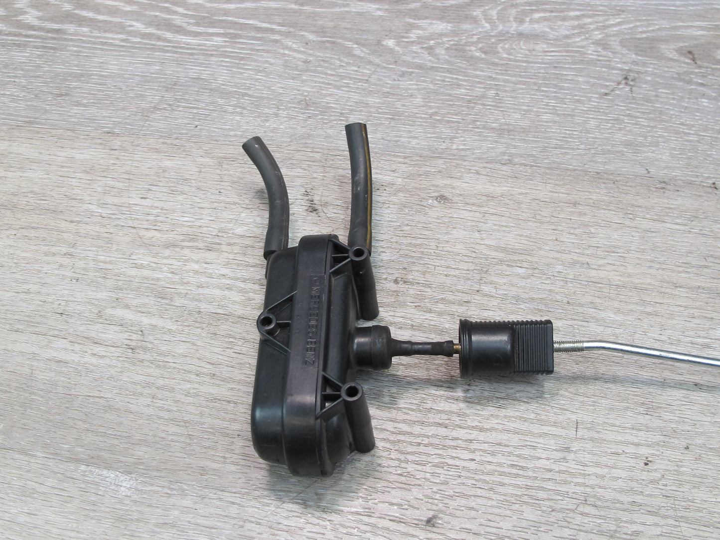 75-85 Mercedes W123 Front Right Door Lock Vacuum Actuator OEM